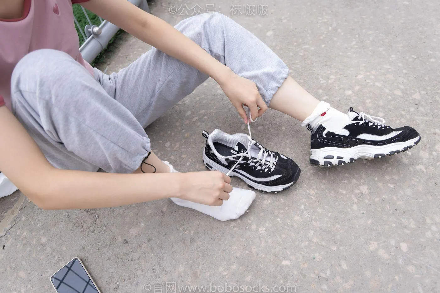 [BoBoSocks袜啵啵]NO.016 熊熊-斯凯奇运动鞋、棉袜（踩脏）、裸足 [147P]插图4